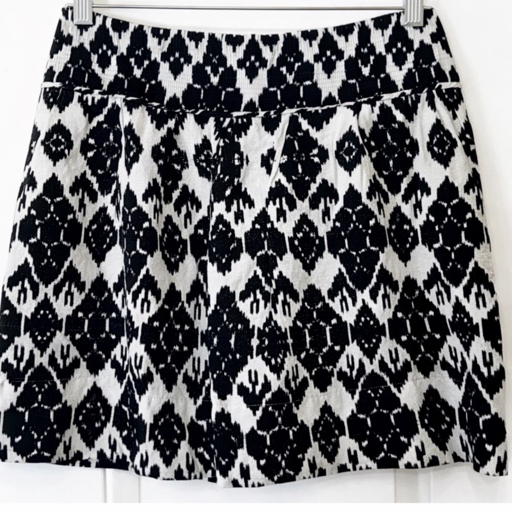 Black White Print Mini Skirt Flat Front Zip Waist Casual Size 2 LOFT - Picture 2 of 6